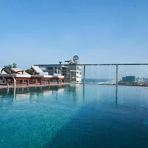 Hotel Sofiana My Khe & Spa- Rooftop Pool Bar, Da Nang